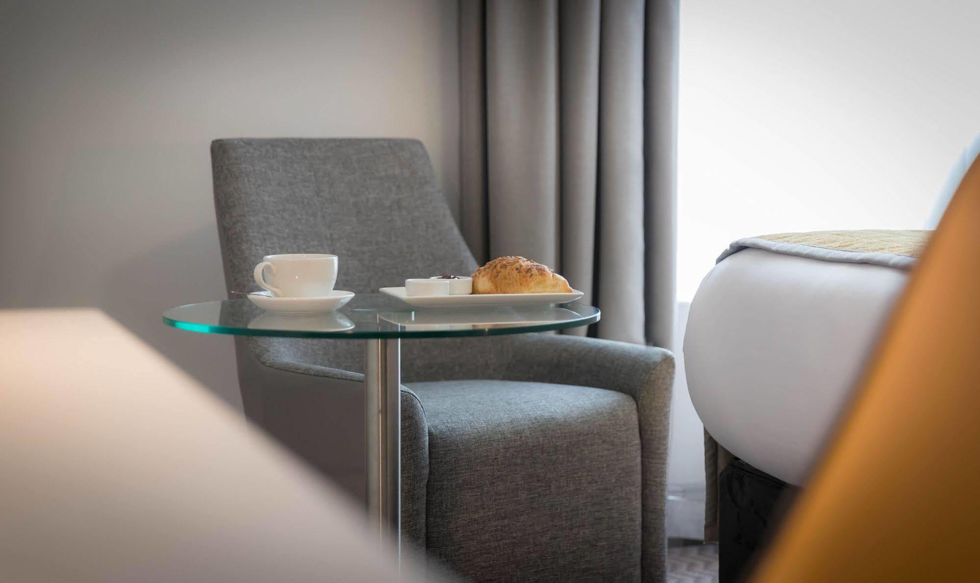 Maldron Hotel Dublin Airport Cloghran Exteriör bild